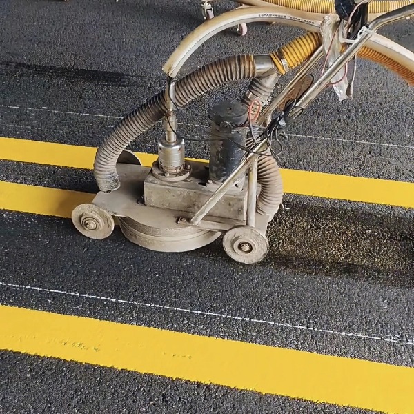 高壓水除線設(shè)備助力道路標(biāo)線清除作業(yè)